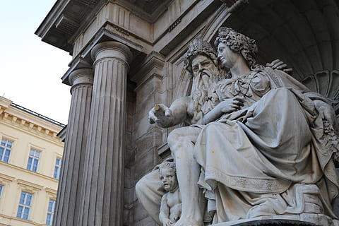 Виена, класически, архитектура, сграда, Австрия, Европа, Wien, град, туризъм, забележителност, пътуване, стар, исторически, градски пейзаж, известен, градски, улица, външност, европейски, история, фасада, разглеждане на забележителности, къща, наследство, капитал, архитектурен, култура, барок, кренвирш, паметник, скулптура, статуя, човешко представителство, изкуство и занаят, представителство, външна сграда, нисък ъгъл, изградена конструкция, миналото, правя, творчество, без хора, мъжки образ, женска прилика, архитектурна колона, ден, дърворезба - занаятчийски продукт, туристически дестинации, богато украсен, 1080P