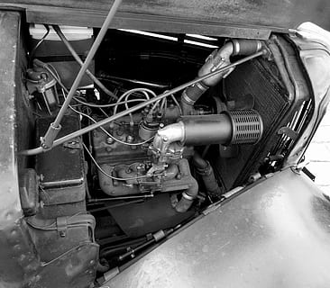 Denkmaltechnik, Motor, Auto, retro, Antikes Auto, Metall, Transport, Transportmittel, keine Leute, Landfahrzeug, drinnen, Tag, Nahansicht, Industrie, Technologie, Kraftfahrzeug, stationär, Verbindung, Maschinen, Rohr - Rohr, verlassen, alt, Garage, 2K, CC0, gemeinfrei, lizenzfrei