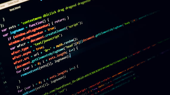 moniteur montrant c ++, ordinateur, moniteur, montrant, codes, codage, code, la programmation, écran, html, python, pirater, pirate, le piratage, innovation, pc, portable, fermer, détail, virus, scénario, relier, cyber, l'Internet, Les données, La technologie, moniteur d'ordinateur, équipement informatique, la finance, nombre, personne, la communication, lien, réseau informatique, données boursières, couleur verte, chiffres financiers, multi couleur, logiciel, fond noir, Langage informatique, crime d'ordinateur, interface utilisateur graphique, pirate informatique, 5K, CC0, domaine public, libre de droits