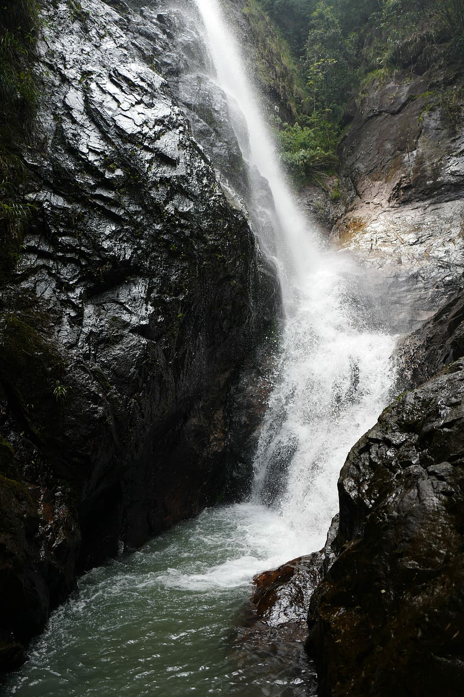 streams, falls, landskab, scenics - natur, bevægelse, vand, vandfald, klippe, skønhed i naturen, rock-objekt, flydende vand, solid, rock formation, lang eksponering, sløret bevægelse, ingen mennesker, strøm, magt i naturen, jord, natur, dag, miljø, udendørs, flyder, faldende vand, 5K