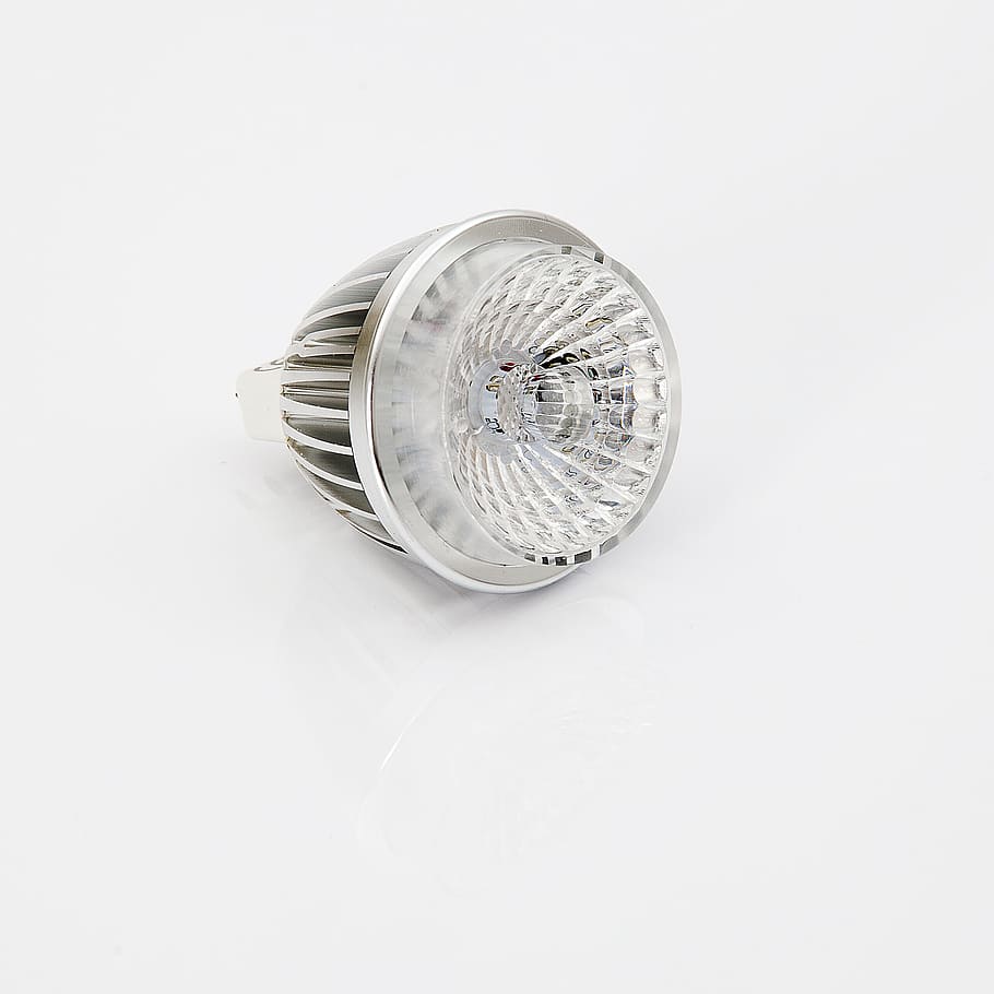 luce, illuminazione, luci, lampada, architettura, elettricità, decorazione, guidato, messa a fuoco, economico, ecologico, Salvataggio, energia, basso consumo, casa, girato in studio, nessuno, sfondo bianco, in casa, avvicinamento, giorno, copia spazio, singolo oggetto, ritagliare, natura morta, cerchio, forma geometrica, direttamente sopra, forma, metallo, vista dall'alto, tecnologia, color argento, Colore bianco, ricchezza, lusso, 2K