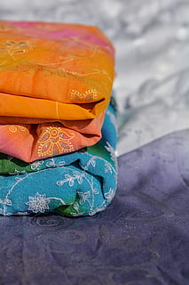 fondo, tela, modelo, textura, textil, paño, rosado, naranja, material, estilo, floral, oriental, azul, verde, púrpura, bordado, color naranja, naturaleza muerta, nadie, comida, de cerca, Arte y artesanía, comida y bebida, adentro, alimentación saludable, bienestar, vegetal, calabaza, centrarse en primer plano, mesa, arte, creatividad, día, frescura, patrón floral, 4K, CC0, dominio público, libre de derechos