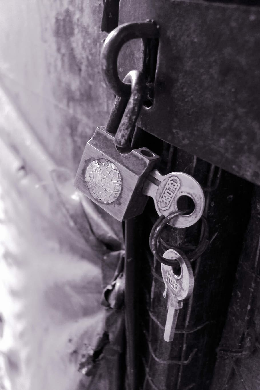 lacăt, blocare, cheie, Securitate, protecţie, Siguranță, sigur, intimitate, pază, oţel, metal, salvgarda, secret, închis, gaură cheii, puternic, putere, furt, echipament, blocat, deschis, bloc, interzis, a închide, nici o persoana, lanţ, agăţat, selectiv, conexiune, Poartă, comunicare, zi, dragoste, să se concentreze asupra primelor elemente, în aer liber, zăvor, 2K