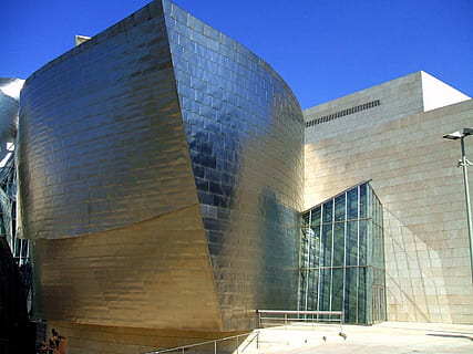 bilbao, Spania, clădiri, structuri, muzeu, sticlă, arhitectură, cer, nori, in afara, oraș, orase, urban, construită, exteriorul clădirii, modern, clădire, exteriorul clădirii de birouri, sticlă - material, birou, vedere unghiulară joasă, natură, zi, cer senin, lumina soarelui, reflecţie, nici o persoana, în aer liber, albastru, destinații de călătorie, zgârie-nori, 720P, CC0, domeniu public, fără drepturi de autor