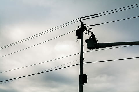silhuet, gadelampe, dagtimerne, wire mand, pol, kabel, tråd, elektricitet, pylon, himmel, sky - himmel, lav vinkel visning, forbindelse, natur, teknologi, strømkabel, meddelelse, skilt, Strømforsyning, ingen mennesker, udendørs, hængende, lys, transportmidler, belysningsudstyr, brændstof og elproduktion, telefonlinje, 4K, CC0, offentligt domæne, royaltyfrie