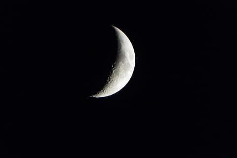 półksiężyc, nowy księżyc wschodzi, księżyc, zaćmienie, niebo, noc, astronomia, powierzchnia księżyca, księżyc planetarny, Natura, światło księżyca, przestrzeń, niebieski, ciemny, piękno natury, pół księżyc, żadnych ludzi, kopia przestrzeń, spokój, scenics - natura, niski kąt widzenia, spokojna scena, astrologia, idylliczny, czyste Niebo, przestrzeń i astronomia, czarne tło, 4K, CC0, domena publiczna, darmowe zdjęcia