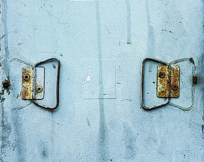 bakgrunn, tekstur, metall, rust, grunge, metall tekstur, rusted, forvitret, rusting, aldrende, aldring, oksidering, oksidere, korrodere, korrosjon, grungy, metallisk, dør, inngang, beskyttelse, nærbilde, sikkerhet, ingen folk, gammel, dag, låse, rusten, lukket, forverring, avslå, veggbyggingsfunksjon, strukturert, utendørs, skadet, strømforsyning, betong, 2K, CC0, offentlig domene, opphavsrett gratis