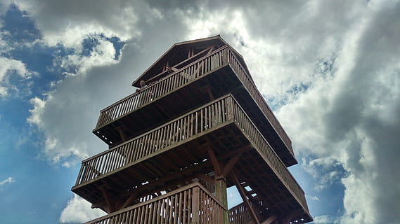 Turm, Himmel, Wolke, Leben, Atem, die Architektur, berühmter Platz, gebaute Struktur, wolke - himmel, Flachwinkelansicht, Gebäudehülle, Natur, Tag, keine Leute, Reiseziele, Stadt, draußen, Wolkengebilde, Gebäude, Kommunikation, Reise, Sicherheit, Schutz, Zeichen, Bürogebäude außen, 5K, CC0, gemeinfrei, lizenzfrei