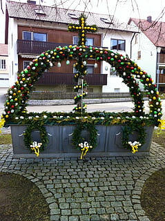easter well pollanten, easter, easter egg, house, architecture, flower, outdoors, europe, street, building Exterior, built structure, plant, decoration, building, celebration, flowering plant, no people, nature, day, tree, city, christmas, entrance, residential district, 2K, CC0, public domain, royalty free