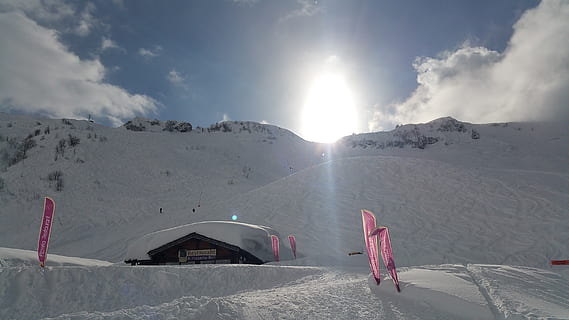 Chatel, stå på ski, sne, piste, alpine, Frankrig, Alperne, ski, vinter, kold, fransk, hvid, eventyr, snedækkede, himmel, sollys, bjerg, kold temperatur, sky - himmel, natur, scenics - natur, rejse, bjergkæde, skønhed i naturen, miljø, linseflare, rejsemål, ro, sol, landskab, transportmidler, snedækket bjerg, 2K, CC0, offentligt domæne, royaltyfrie