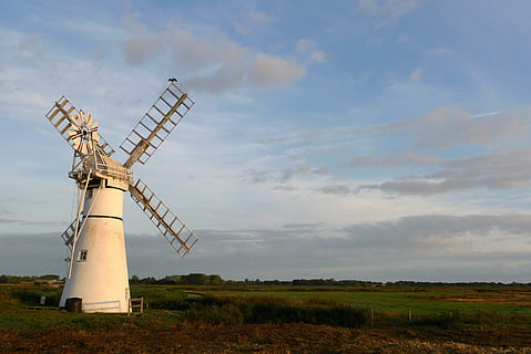 vindmølle, mølle, fen, vedvarende, strøm, vind, energi, Norfolk, natur, landlige scene, himmel, landskab, sky - himmel, Mark, jord, miljø, ingen mennesker, brændstof og elproduktion, vedvarende energi, dag, turbine, græs, alternativ energi, miljøbeskyttelse, plante, landbrug, vindkraft, bygget struktur, 2K, CC0, offentligt domæne, royaltyfrie