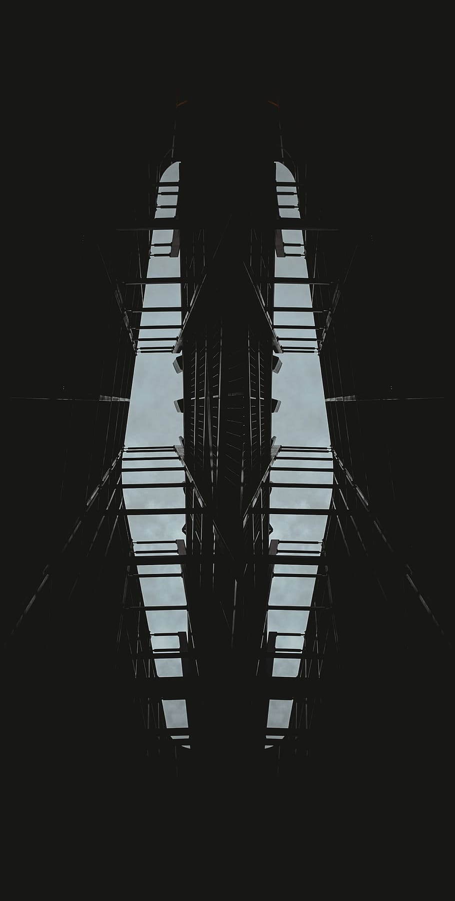 baix, fotografia d'angle, edifici, cuc, vista d'ulls, contractual, arquitectura, estructura, fosc, cel, estructura construïda, a l'interior, transport, cap gent, passos i escales, escala, vista d’angle baix, silueta, perspectiva decreixent, dia, direcció, connexió, barana, el camí a seguir, transport públic, naturalesa, transport per ferrocarril, sostre, 2K