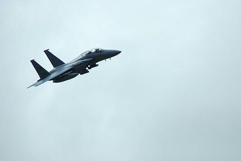 grå, Kamp fly, mid, luft, fly, flyvende, transportmidler, luftfartøj, kampfly, transportform, himmel, militær, blå, kommerciel flyvemaskine, hastighed, luftfartsindustrien, Midt i luften, ingen mennesker, lav vinkel visning, på farten, bevægelse, militære flyvemaskine, natur, dag, kopiere plads, udendørs, luftvåben, 4K, CC0, offentligt domæne, royaltyfrie