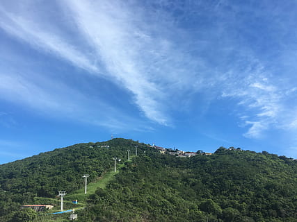 Himmel, Berg, Wolke, Landschaft, Natur, Bergspitze, Berglandschaft, wolke - himmel, Schönheit in der Natur, Szenen - Natur, ruhige Szene, Blau, grüne Farbe, Umgebung, Pflanze, keine Leute, Ruhe, Tag, Baum, Nicht-städtische Szene, Flachwinkelansicht, die Architektur, idyllisch, draußen, 4K, CC0, gemeinfrei, lizenzfrei