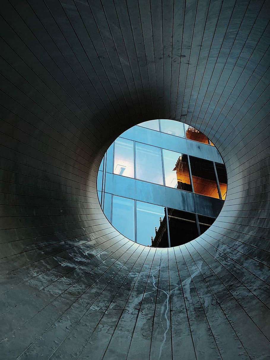cilindrisch, foto, grijs, beton, gat, lege grijze tunnel, gebouw, venster, doorkijken, buis, architectuur, ingebouwde structuur, geometrische vorm, vorm, cirkel, glas - materiaal, dag, buitenkant van het gebouw, hemel, lage hoekweergave, buitenshuis, reflectie, geen mensen, natuur, transparant, zonlicht, ontwerp, modern, direct onder, plafond, digitale composiet, 4K