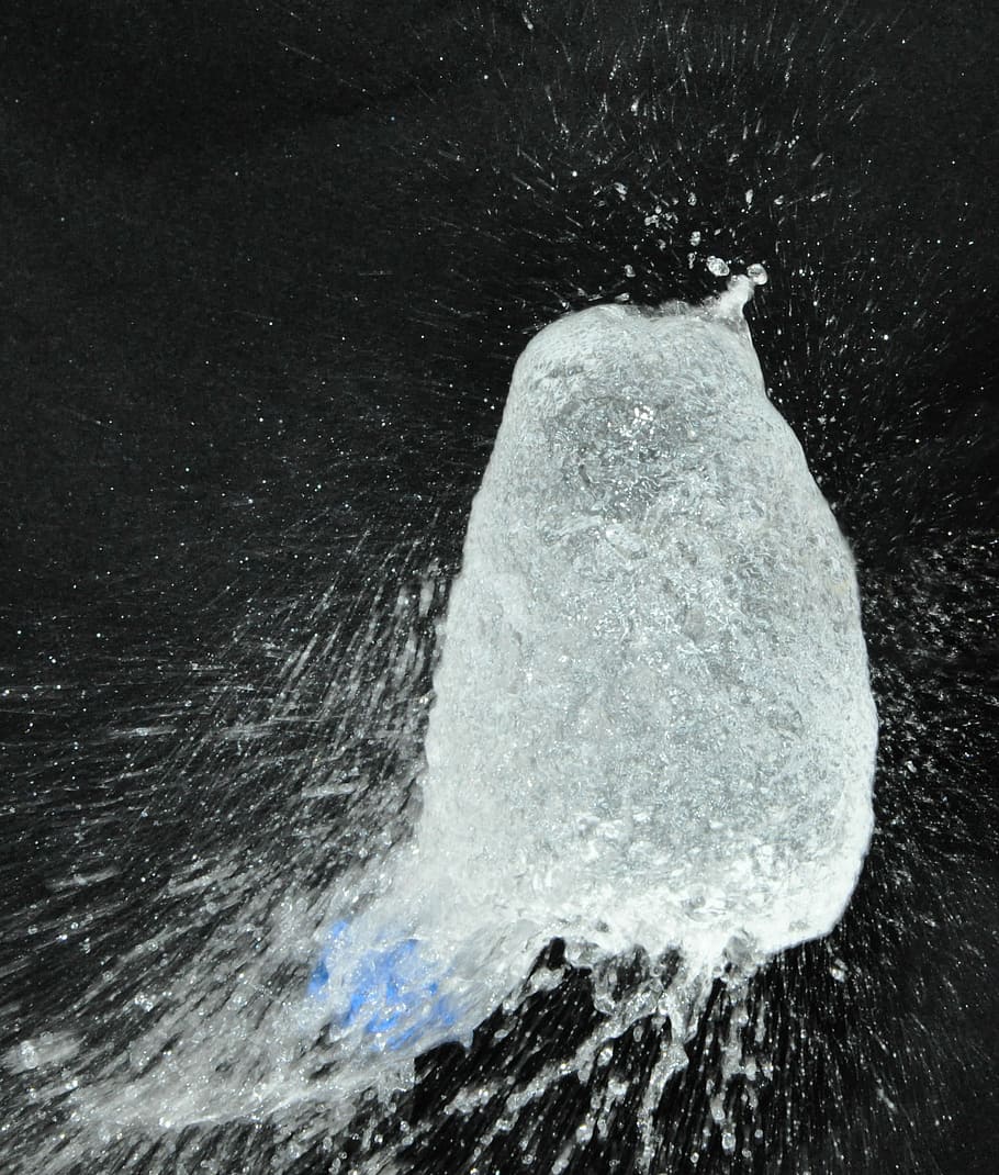 globus, desbordament, aigua, bufeta, efecte, moviment, cap gent, primer pla, fons negre, dia, esquitxades, naturalesa, bellesa a la natura, temperatura de fred, rock, moviment borrós, sòlid, mar, rock - object, hivern, Color blanc, neu, a l'aire lliure, congelat, gel, aigua que flueix, poder a la natura, nevar, 1080P