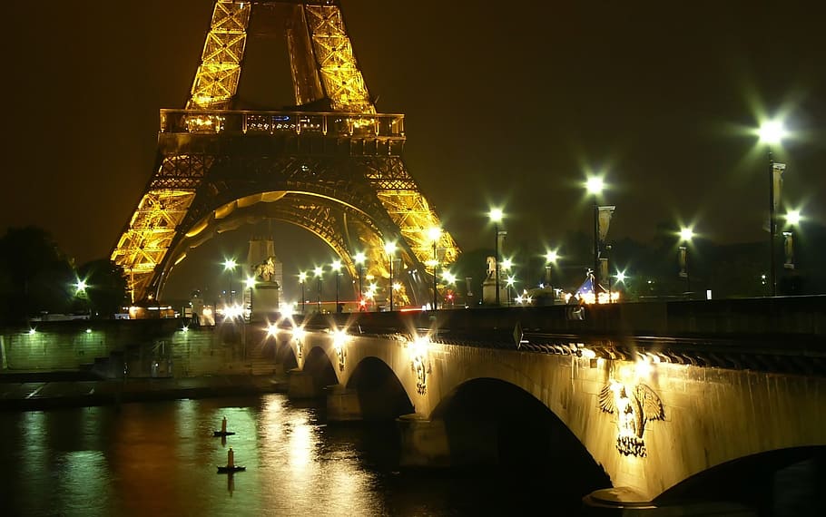 Torre Eiffel, poc profund, lent de enfocament, paris, pont, arquitectura, estructures, pilar, riu, llocs d'interès, atracció turística, arc, arcades, arcs, stuetz pfeiler, edifici, enorme, llanternes, llums, llum, fosc, il·luminat, fotografia nocturna, històricament, arcade, fanal, enllumenat públic, il·luminació, nit, llanterna, humor, seu, aigua, duplicació, reflexions, maçoneria, estructura construïda, destinacions de viatge, reflexió, pont - estructura feta per l'home, davant del mar, turisme, ciutat, connexió, exterior de l'edifici, naturalesa, viatjar, cap gent, pont d’arc, 2K