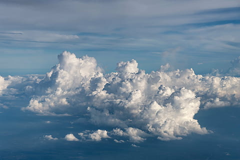 vit, moln, blå, himmel, himlen moln, blå himmel moln, natur, väder, luft, dag, miljö, clouds, molnig, moln himmel, meteorologi, atmosfär, horisont, bakgrund, horisontell, landskap, fluffig, naturskön, hög, utomhus-, dagsljus, stackmoln, fantastiskt, arg, farlig, komplex, solljus, Färg, sky-moln, sky-bakgrund, blå himmel, naturlig, framtida, aning, kreativitet, skapande, början, moln - himmel, inget folk, skönhet i naturen, utomhus, hav, scenics - natur, lugn, lugn plats, idyllisk, vit färg, bakgrunder, icke-urbana scenen, dramatisk himmel, ovan, 4K, CC0, offentligt domän, royaltyfria