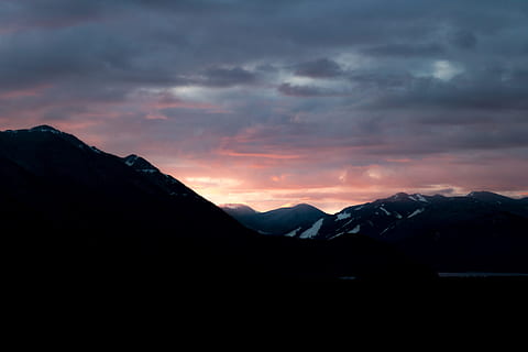 Silhouette, Berge, golden, Stunde, Schattenbildfoto, Sonnenuntergang, oben, Aussicht, Berg, Sonnenaufgang, Wolke, wolkig, Rosa, Natur, Schnee, Gebirge, szenen, Landschaft, Gipfel, Himmel, wolke - himmel, draußen, Schönheit in der Natur, Winter, keine Leute, Wolkengebilde, Szenen - Natur, ruhige Szene, Ruhe, Umgebung, idyllisch, Nicht-städtische Szene, Dramatischer Himmel, Dämmerung, Reise, 4K, CC0, gemeinfrei, lizenzfrei