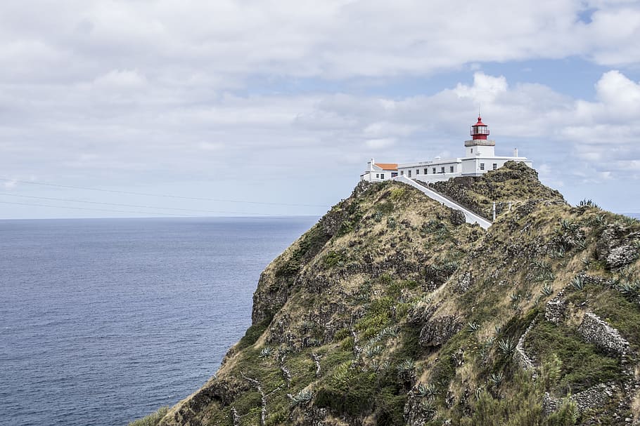 mar, paisatge, naturalesa, cel, platja, penya-segat, núvols, Costa, la llum del dia, illa, far, muntanya, oceà, a l'aire lliure, plantes, roques, escènic, paisatge marí, vora del mar, Riba, vista, aigua, onades, estructura construïda, arquitectura, torre, orientació, seguretat, exterior de l'edifici, protecció, bellesa a la natura, núvol - cel, escenics - natura, dia, rock, escena no urbana, cap gent, horitzó sobre l’aigua, 5K