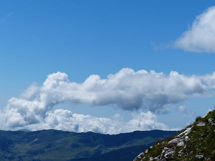 Himmel, Wolken, Hintergrund, flauschig, Desktop-Hintergrund, Hintergrundbild, Wolkengebilde, Berge, alpin, Seealpen, Natur, Blau, szenen, wolke - himmel, Tag, Berg, Szenen - Natur, Schönheit in der Natur, Umgebung, Ruhe, ruhige Szene, keine Leute, Gebirge, Landschaft, Nicht-städtische Szene, draußen, idyllisch, kopieren sie platz, Atmosphäre, Reise, 4K, CC0, gemeinfrei, lizenzfrei