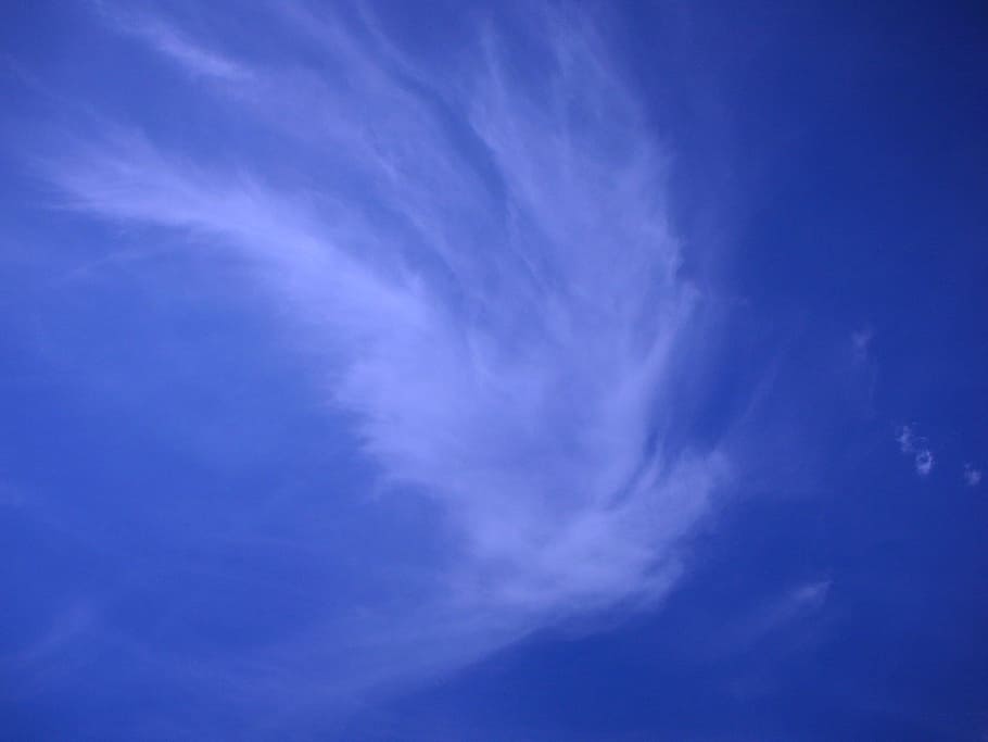 taivas, sinitaivas, pilviä, pilvi - taivas, sininen, dramaattinen taivas, cloudscape, luonto, ympäristö, taustat, tuuli, ilmapiiri, moody sky, maisemat - luonto, kauneus luonnossa, ei ihmisiä, myrsky, tumma, pilvinen, meteorologia, ulkona, abstrakti, ilmasto, ohut, abstrakti tausta, 2K