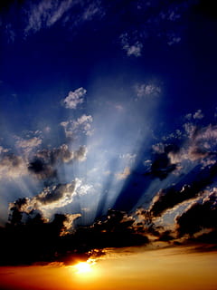 ora d'oro, tramonto, sole, nube, fuoco, in serata, nuvola - cielo, cielo, bellezza nella natura, scena tranquilla, scenics - natura, nessuno, la tranquillità, natura, Inquadratura dal basso, idilliaco, blu, all'aperto, colore arancione, cielo drammatico, raggio di sole, luce del sole, ambiente, cielo lunatico, illuminata, 2K, CC0, dominio pubblico, privo di copyright