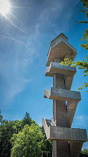 gris, en bois, 4 couches, Photo de structure à 4 couches, Minecraft, la tour, architecture, bâtiment, haut bâtiment, moderne, rétro-éclairage, la perspective, Soleil, des arbres, été, rayon de soleil, structure construite, ciel, la nature, extérieur du bâtiment, arbre, journée, faible angle de vue, lumière du soleil, nuage - ciel, plante, personne, en plein air, croissance, bleu, bois - matériau, art et Artisanat, Destinations de voyage, 5K, CC0, domaine public, libre de droits