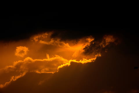 Orange, Himmel, Wolke, Weiß, Wolken, Strahlen, Sonne, Sonnenuntergang, Licht, schwarz, Gold, Fett gedruckt, wolke - himmel, Natur, keine Leute, Schönheit in der Natur, dunkel, Nacht-, draußen, Verbrennung, Umgebung, Gelb, Dramatischer Himmel, Hitze - Temperatur, Atmosphäre, Sturm, Sturmwolke, Wolkengebilde, Hintergründe, Wind, abstrakt, hell, schwarzer Hintergrund, 5K, CC0, gemeinfrei, lizenzfrei