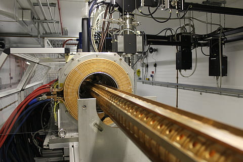 tehnologie, accelerator linear, accelerator de particule, ştiinţă, linac, mașini, în interior, echipamente de producție, fabrică, industrie, echipament, muzică, nici o persoana, de fabricație, arta culturii și divertismentului, mașină, Afaceri, conexiune, selectiv, metal, echipament muzical, arhitectură, instrument muzical, Echipament electric, 5K, CC0, domeniu public, fără drepturi de autor