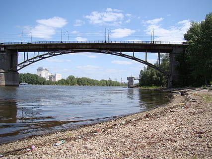 ponte, fiume, Samarka, samara, Russia, cielo, nuvole, onda, spiaggia, ciottoli, ponte - struttura fatta dall'uomo, struttura costruita, acqua, architettura, connessione, natura, mezzi di trasporto, giorno, arco, nessuno, albero, pianta, nuvola - cielo, ponte ad arco, bellezza nella natura, all'aperto, colonna architettonica, 2K, CC0, dominio pubblico, privo di copyright