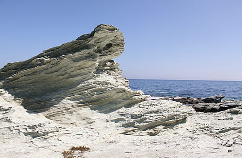 Korsičan, pláž, boční, krajina, vápenec, roche, moře, Příroda, rock - objekt, pobřežní čára, modrý, letní, pevný, nebe, přistát, Skála, voda, scenics - příroda, čisté nebe, nikdo, krása v přírodě, horizont, slunný, den, klid, Skalní formace, horizont nad vodou, venku, erodoval, 4K, CC0, veřejná doména, bez autorských práv
