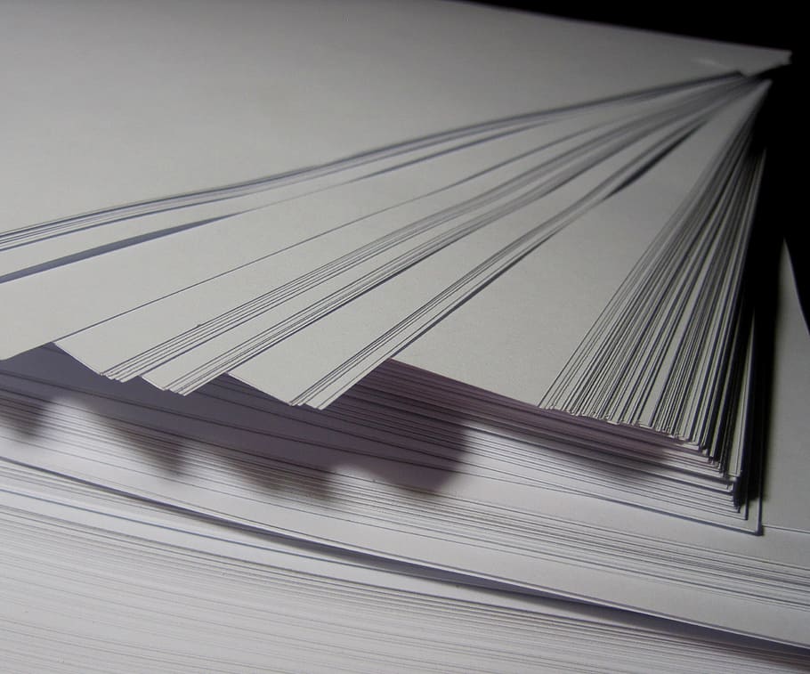 llibres blancs, paper, ream, pila, nivells, blanc, nota, escriure, composició, document, escola, en blanc, full, oficina, estacionari, paperassa, negocis, missatge, escrit, buit, text, comunicació, educació, llista, còpia, plantilla, escriptura a mà, creativitat, informació, paraula, carta, memo, pàgina, avís, periodista, arquitectura, estructura construïda, cap gent, vista d’angle baix, patró, cel, exterior de l'edifici, dia, naturalesa, a l'aire lliure, edifici, ciutat, modern, finestra, primer pla, resum, forma, funció de construcció de parets, tèxtil, 2K