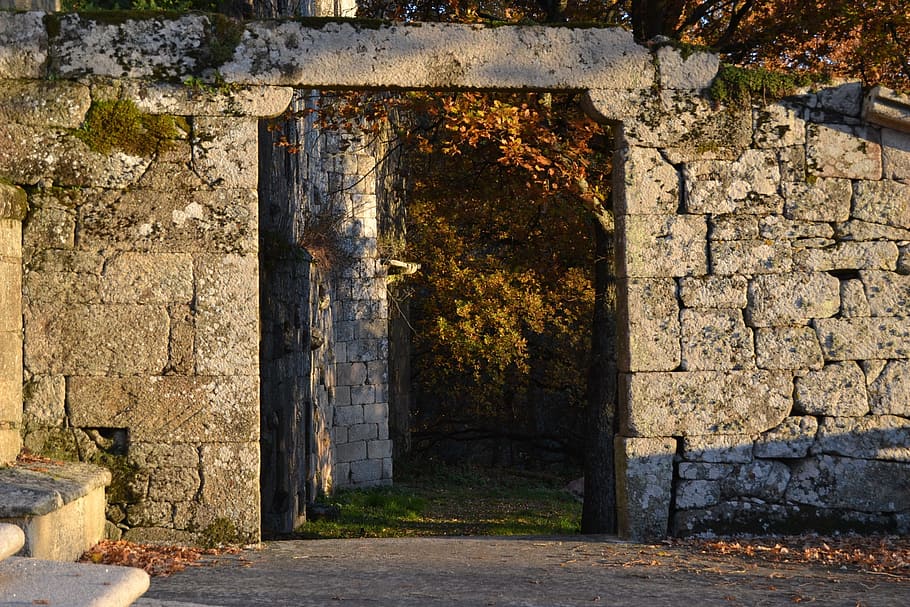 gammel, sten-, væg, arkitektur, forladt, mursten, udendørs, ruin, natur, Skov, slot, bjerg, træer, Soledad, kirke, klokke tårn, templer, bygget struktur, murbygningsfunktion, dag, ingen mennesker, bygning udvendig, indgang, historie, forvitret, fortiden, sollys, bygning, Stenmur, dør, beskadiget, 1080P