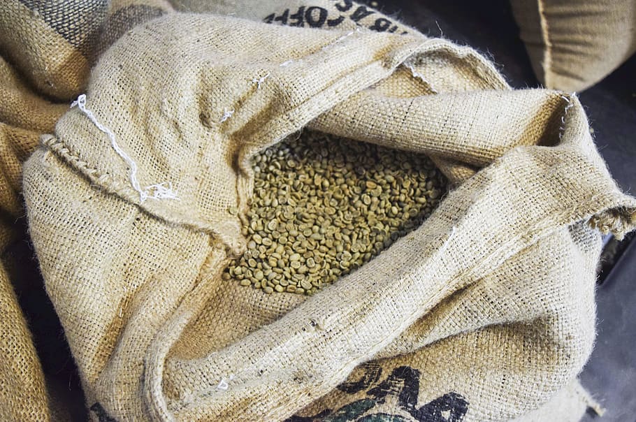 åben, sæk, fyldt op, korn, kaffe, bønner, espresso, rå, ubehandlede, Jute, taske, stegeso, stege, koffein, cafe, aroma, brygge, naturlig, struktur, frisk, java, mokka, blanding, Selskab, smag, høj vinkel visning, tæt på, stilleben, mad og drikke, ingen mennesker, mad, friskhed, til salg, tekstil, rå fødevarer, stor gruppe af objekter, overflod, indendørs, marked, velvære, dag, variation, sund kost, 5K
