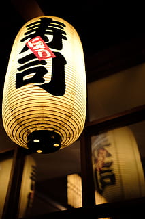 hvid, sort, kanji-tekstlampe, vendt, beige, kanji, script-trykt oliepapir lanterne, lanterne, lys, japan, japansk kultur, tokyo præfektur, ingen mennesker, belyst, Asien, nat, belysningsudstyr, Kina - Østasien, kinesisk kultur, lav vinkel visning, meddelelse, bygget struktur, arkitektur, fokus på forgrunden, indendørs, tæt på, hængende, tekst, sfære, glødende, menneskelig repræsentation, bygning, skilt, papir lanterne, elektrisk lampe, 5K, CC0, offentligt domæne, royaltyfrie