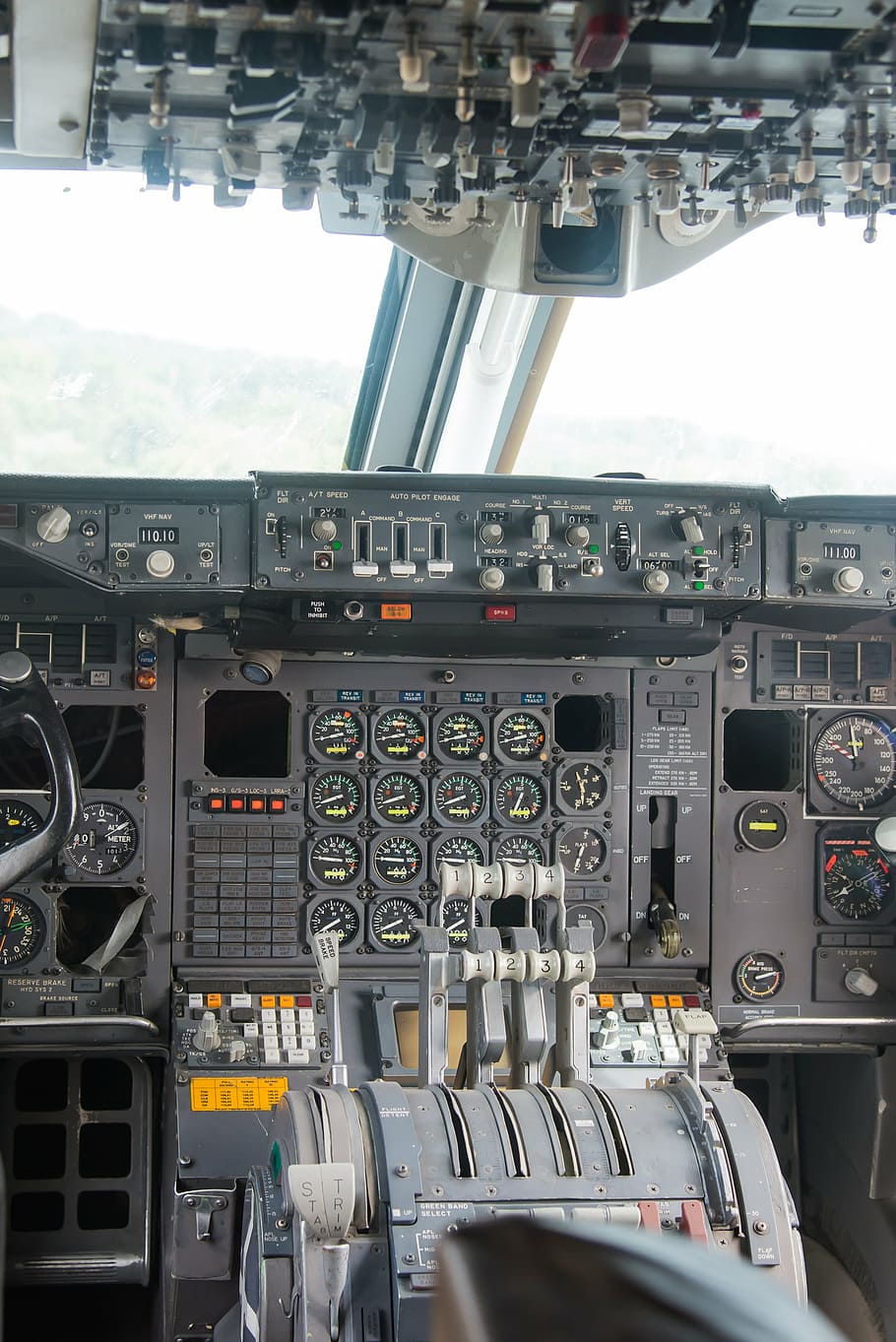 cabina, avions, instruments, volar, aviació, màquina, instruments de mesura, avió de línia, palanca, espectacle, interior, tecnologia, trànsit, botons, avió, vehicle aeri, control, interior del vehicle, transport, manera de transport, panell de control, viatjar, cap gent, dia, indústria aeroespacial, transport públic, a l'aire lliure, absència, panell, vidre - material, avió comercial, complexitat, 4K