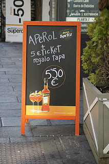 Menü, arduvaz, bar, iletişim, Metin, işaret, batı yazısı, tahta, yazı tahtası, gün, bilgi, yiyecek ve içecek, insansız, içki, restoran, bilgi işareti, mimari, serinletme, kafe, açık havada, senaryo, patika, batılı olmayan senaryo, 4K, CC0, kamu malı, telif ücretsiz