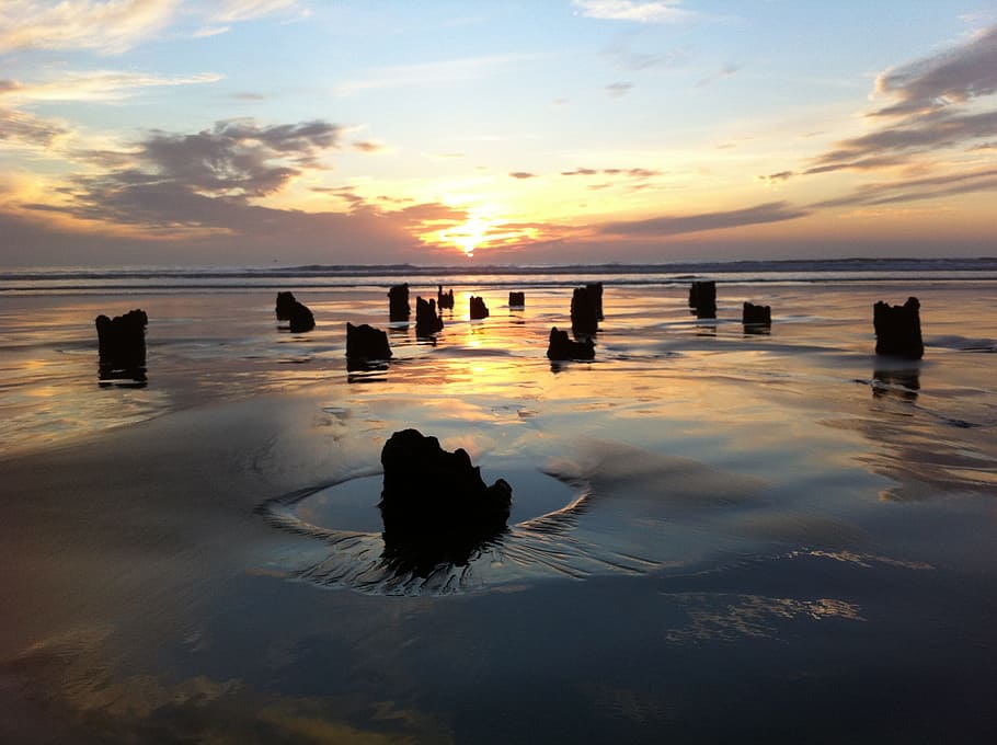 molo, plaża, zachód słońca, ocean, woda, ocean, woda, kolorowy, fale, fala, słońce, niebo, chmury, Natura, surfing na plaży, odbicie, pejzaż morski, pobrzeże, Wybrzeże, horyzont, piękny, na zewnątrz, piasek, Pacyfik, Kalifornia, chmura - niebo, morze, sylwetka, piękno natury, horyzont nad wodą, scenics - natura, wylądować, spokój, spokojna scena, idylliczny, kolor pomarańczowy, prawdziwi ludzie, na dworze, 2K