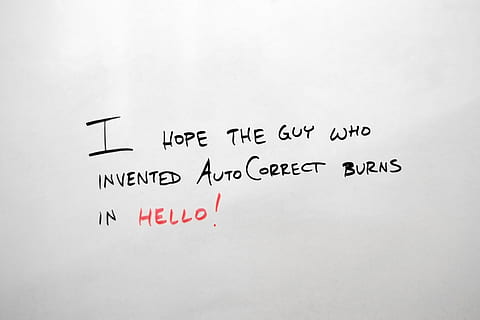 Sper, tip, inventat, autocorrect arsuri, Salut!, suprapunere text, alb, fundal, milenar, problemă, tablă albă, scris, citat, AutoCorectare, lipsă de comunicare, comunicare, problema, bord, toate capacele, litere mari, conversație, arzi in iad, auto corect, amuzant, prost, Grozav, One-liner, text, western script, hârtie, nici o persoana, a închide, studio shot, culoare alba, în interior, spațiu copie, mesaj, emoție pozitivă, scenariu, scurtă frază, scris de mână, culoare neagră, 4K, CC0, domeniu public, fără drepturi de autor