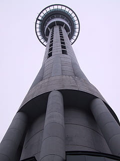 Alto, torre, Visão, acima, lift, plataforma, concreto, moderno, construção, arquitetura, Auckland, estrutura construída, visão de baixo ângulo, exterior do edifício, alto - alto, céu, céu limpo, ninguém, destinos de viagem, dia, turismo, cidade, natureza, viagem, ao ar livre, indústria, arranha-céu, comunicações globais, poluição, 1080P, CC0, domínio público, royalty free