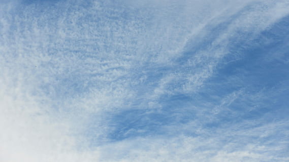 des nuages, Météo, cirrocummulus, ciel, modèle, Contexte, arrière-plans, bleu, plein cadre, personne, beauté dans la nature, nuage - ciel, cloudscape, la nature, environnement, couleur blanche, paysages - nature, atmosphère, vent, journée, en plein air, beauté, scène tranquille, climat, nettoyer, effet texturé, vaporeux, brillant, 4K, CC0, domaine public, libre de droits