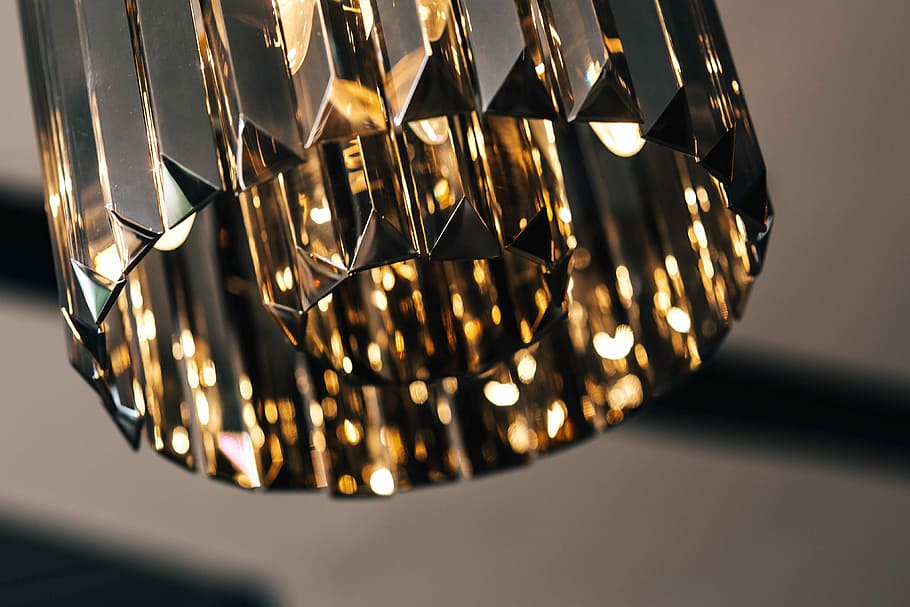 Černá, designér lustr, svítí, žárovka, elegantní, návrhář, lustr, světlo, bohatý, elektřina, ozdobný, nóbl, lesklý, detail, nikdo, luxus, zlaté barvy, uvnitř, osvětlovací zařízení, vzor, dekorace, umělecká kultura a zábava, světlo - přírodní jev, design, bohatství, studio shot, nízký úhel pohledu, stálý život, řeřavý, hořící, tvořivost, 4K