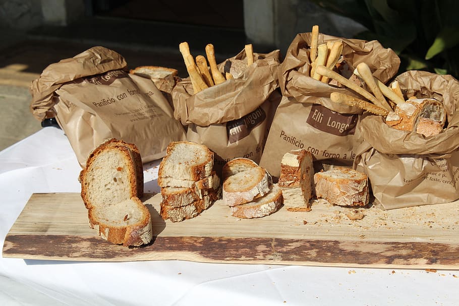 pane, grissini, forno, Farina, Grano, cibo, Alimenti, cucina, cibo e bevande, in casa, freschezza, nessuno, pronto a mangiare, natura morta, tavolo, al forno, indulgenza, avvicinamento, mangiare malsano, concentrarsi sulle conoscenze acquisite, cibo dolce, in vendita, tentazione, giorno, pagnotta di pane, vista dall'alto, cibo francese, 5K