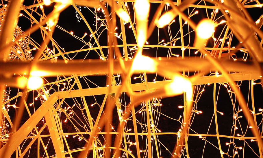 Beleuchtung, die Glühbirne, Laterne, Licht, elektrisch, Leuchten, im Dunkeln, Feuer - natürliches Phänomen, glühend, Nacht-, Flamme, Verbrennung, hell, Hitze - Temperatur, Feier, abstrakt, Gelb, Licht - natürliches Phänomen, beleuchtet, glänzend, Wunderkerze, Hintergründe, schwarze Farbe, lebendige Farbe, Lichtanlage, rot, Feuerwerk - künstliches Objekt, Feuerwerk, Muster, keine Leute, Bewegung, Langzeitbelichtung, Funken, Kunst, Kultur und Unterhaltung, Veranstaltung, Bewegungsunschärfe, Vollbild, orange Farbe, Nahansicht, elektrisches Licht, 2K