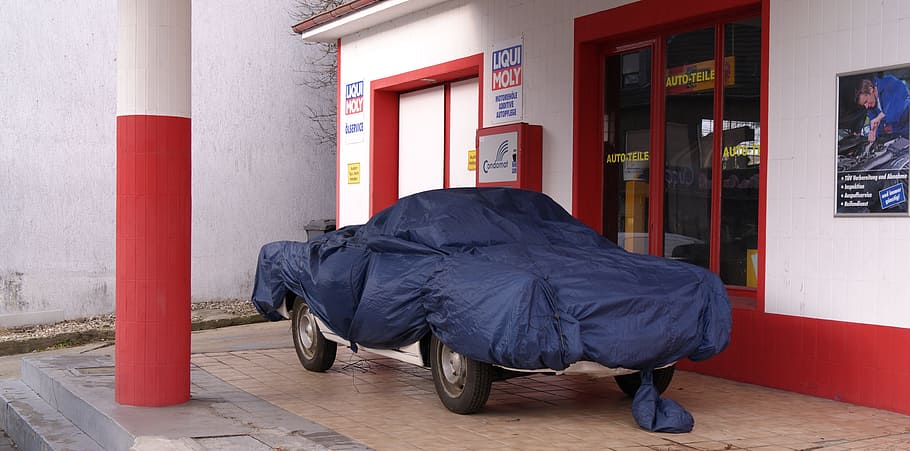 dílna, auto, oldtimer, vozidlo, motoristický sport, sportovní auto, pkw, automobilového průmyslu, automatická oprava, mechanika, závodní auto, automechanik, starý, architektura, stavba, exteriér budovy, lidé, město, den, architektonický sloup, Červené, pohyb, přeprava, ulice, skutečných lidí, budova, plná délka, venku, podnikání, oblečení, na cestách, 4K