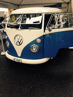 vw, Bus, Oldtimer, Volkswagen, Campingbus, Wohnmobil, Auto, retro, Fahrt, nostalgisch, Schweiz, Zürich, Ausstellung, klassisch, Transportmittel, Transport, Landfahrzeug, Kraftfahrzeug, Tag, Stadt, Retro-Stil, keine Leute, stationär, Straße, draußen, Reise, Parkplatz, Kommunikation, High Angle View, Nummer, 2K, CC0, gemeinfrei, lizenzfrei