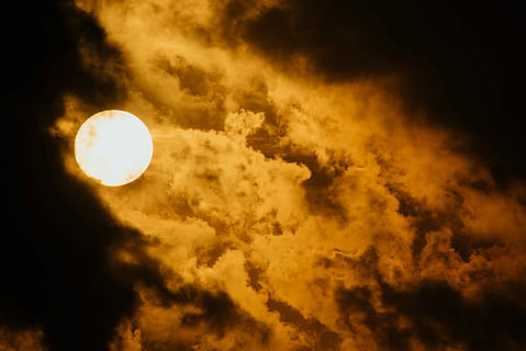 ple, lluna, nit, foto de primer pla, sol, núvol, cel, cel dramàtic, cercle, taronja, fosc, núvol - cel, lluna plena, naturalesa, bellesa a la natura, espai, escenics - natura, cap gent, astronomia, a l'aire lliure, cloudscape, escena tranquil·la, tranquil·litat, medi ambient, idíl·lic, llum de la lluna, 5K, CC0, domini públic, lliure de regalies