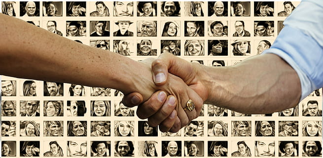 mani, gruppo, personale, facce, uomini d'affari, squadra, stretta di mano, cooperazione, lavoro di squadra, amicizia, insieme, uomo, donna, umano, continenti, mondo, globale, globalizzazione, internazionale, mano, fiducia, scambiarsi una stretta di mano, connectedness, amici, dare la mano, detenzione, attività commerciale, sociale, politica, media, missione, compagno, mano umana, parte del corpo umano, comunicazione, gruppo di persone, connessione, persone, adulto, unità, solidarieta, uomini, in casa, scelta, parte del corpo, persone reali, dito, 2K
