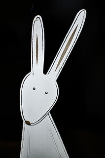 Påske hare, kanin, kæledyr, påske, ører, ferie, hvid, håndlavet, sort og hvid, dekoration, enkelt objekt, ingen mennesker, sort baggrund, studio skud, teknologi, tæt på, indendørs, stilleben, metal, repræsentation, sølvfarvet, fokus på forgrunden, hvid farve, Kunst og håndværk, kreativitet, streng instrument, træ - materiale, udstyr, dyr, musikalsk udstyr, 5K, CC0, offentligt domæne, royaltyfrie